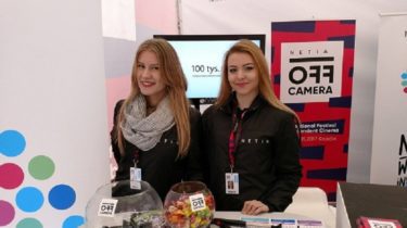 cztery hostessy, animatorka i host na festiwalu